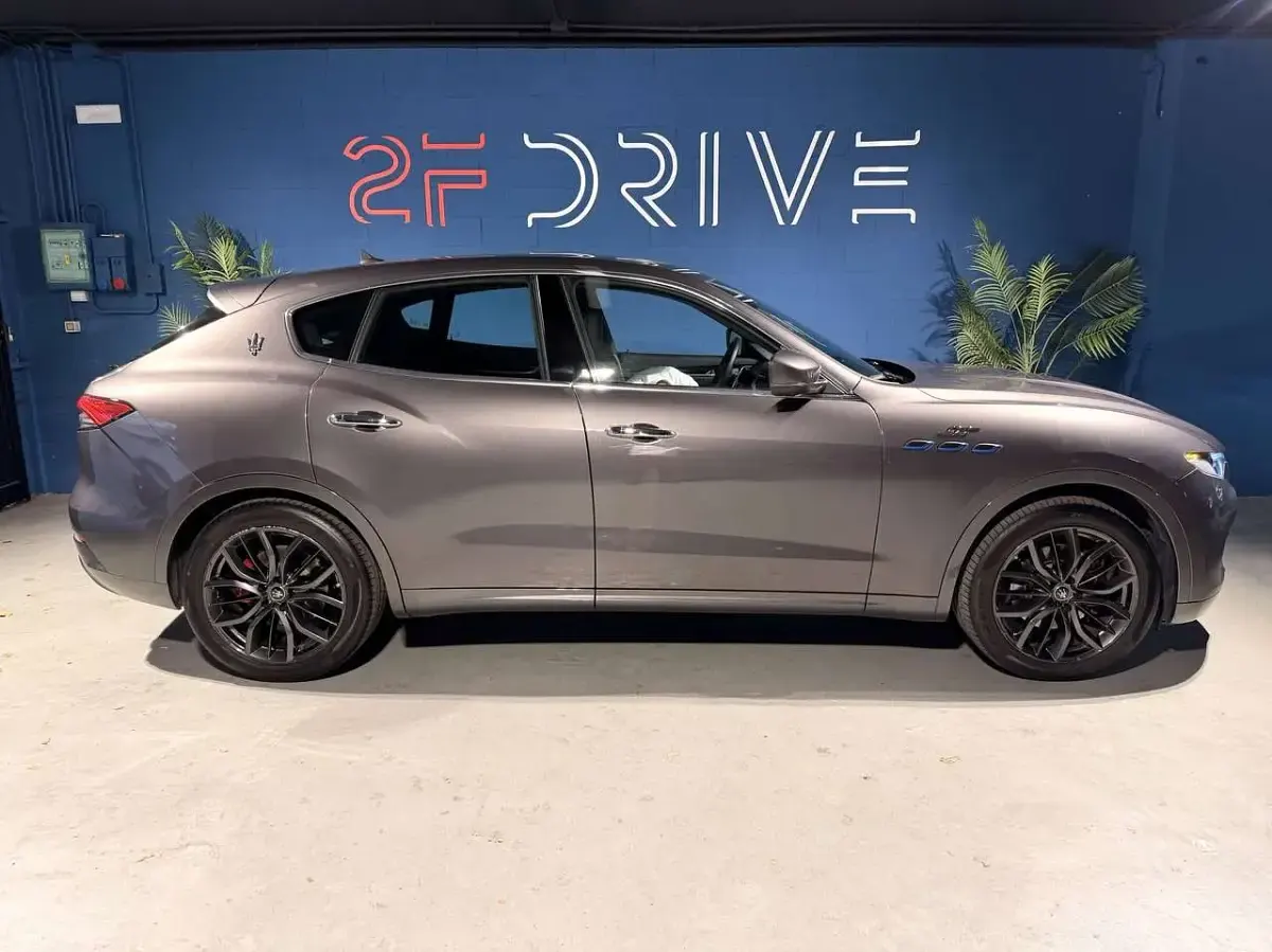 Usata Maserati Levante GT 330 CV (242 kW) 2023 Grigio maratea metallescente SUV