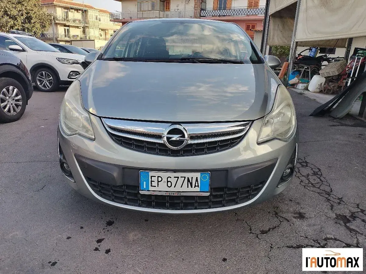 Usata Opel Corsa 86 CV (63 kW) 2013 Grigio Berlina