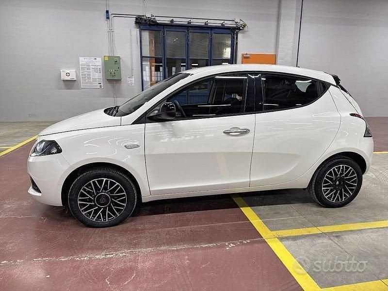 Usata Lancia Ypsilon 70 CV (51 kW) 2024 Bianco Utilitaria