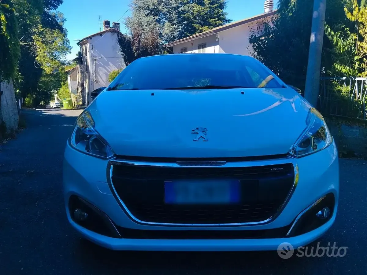 Usata Peugeot 208 GT-line 100 CV (73 kW) 2016 Bianco Utilitaria