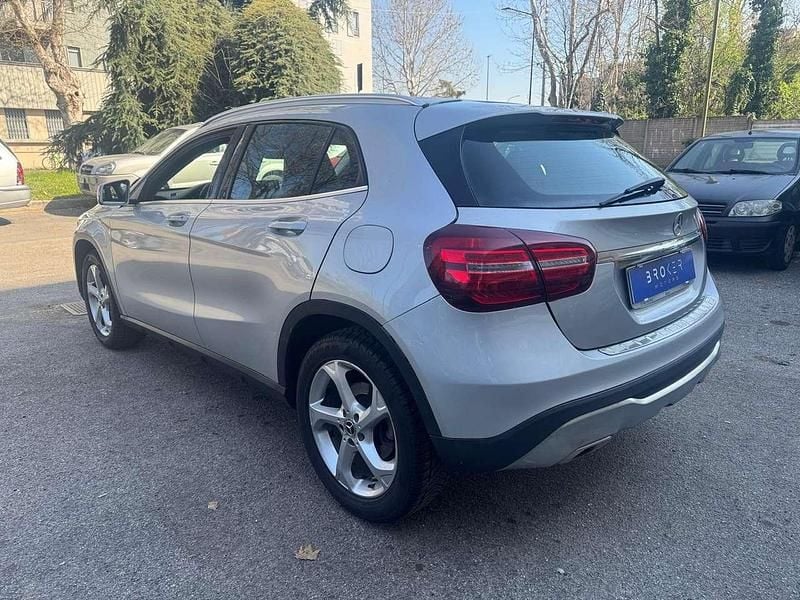 Usata Mercedes GLA180 Business 109 CV (80 kW) 2017 Argento SUV