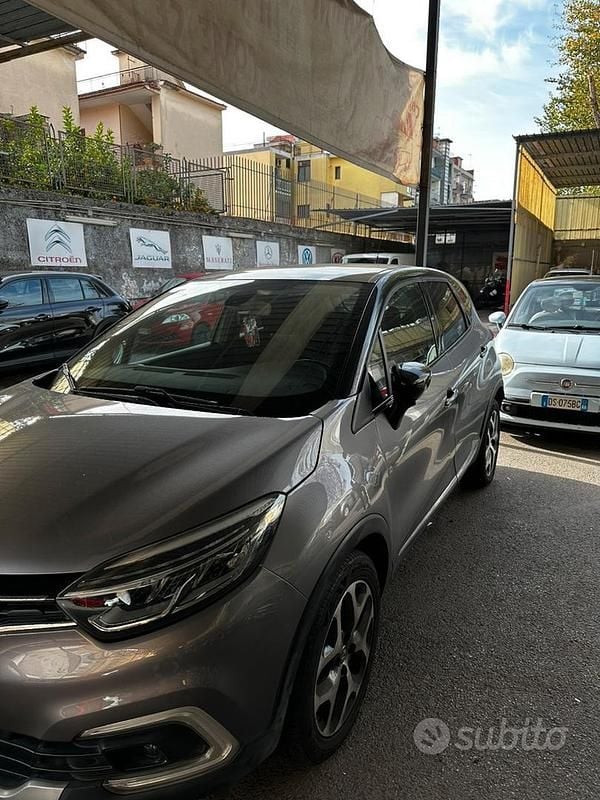 Usata Renault Captur Initiale Paris 90 CV (66 kW) 2018 Grigio SUV