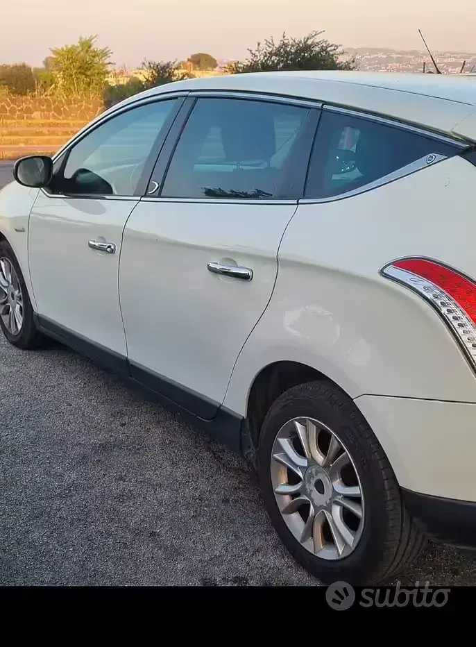 Usata Lancia Delta 120 CV (88 kW) 2012 Bianco Utilitaria