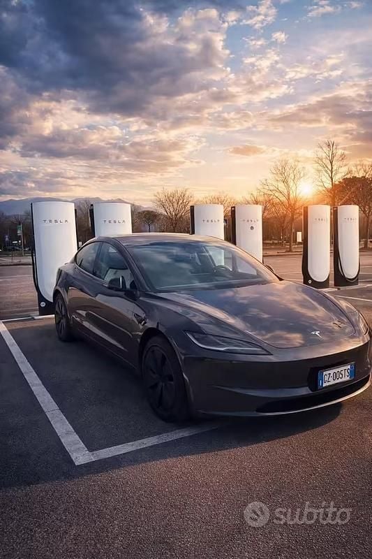 Usata Tesla Model 3 RWD 235 kW (320 CV) 2025 Grigio Berlina