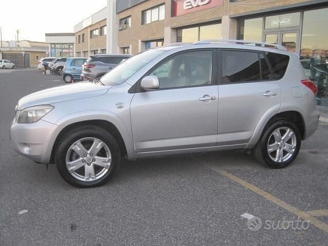 Usata Toyota RAV4 Luxury 177 CV (130 kW) 2009 Argento Berlina