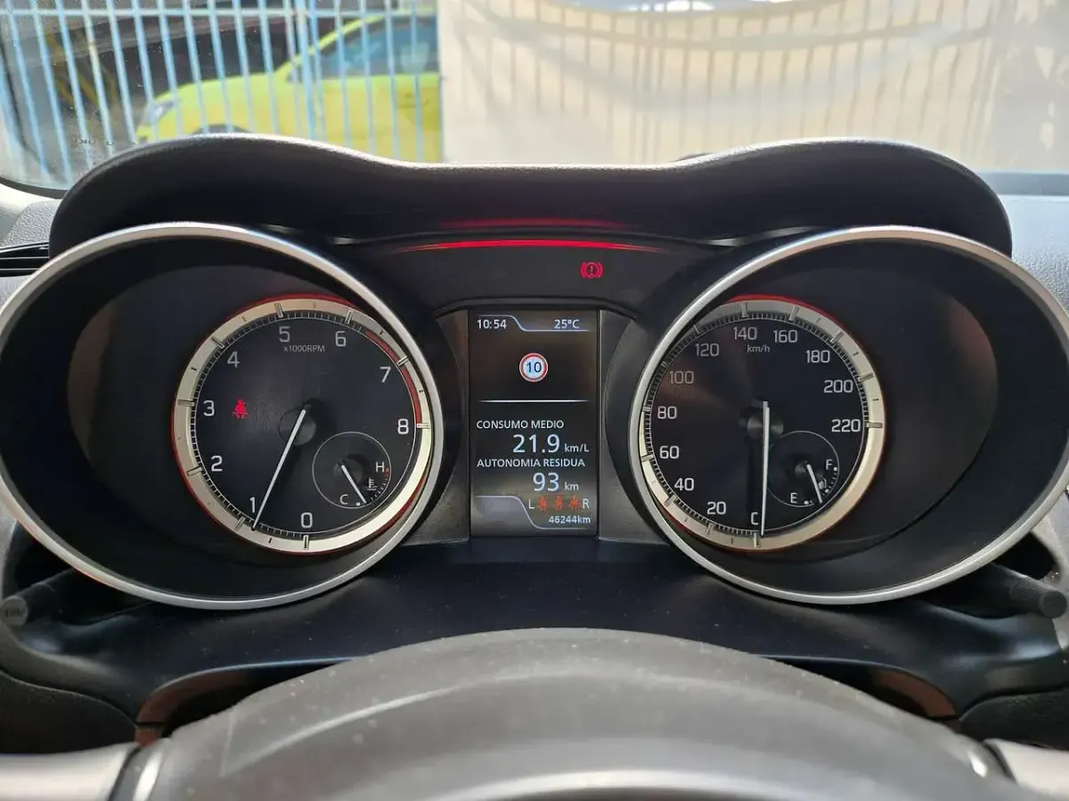 Usata Suzuki Swift 83 CV (61 kW) 2023 Bianco perla Utilitaria