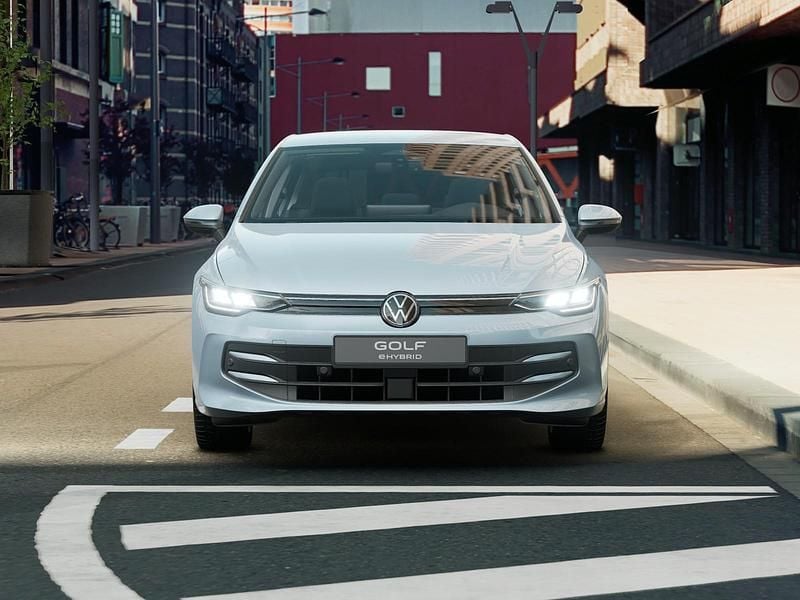 Nuova VW Golf VIII Edition 204 CV (150 kW) 2025 Crystal ice blue metallizzato Berlina