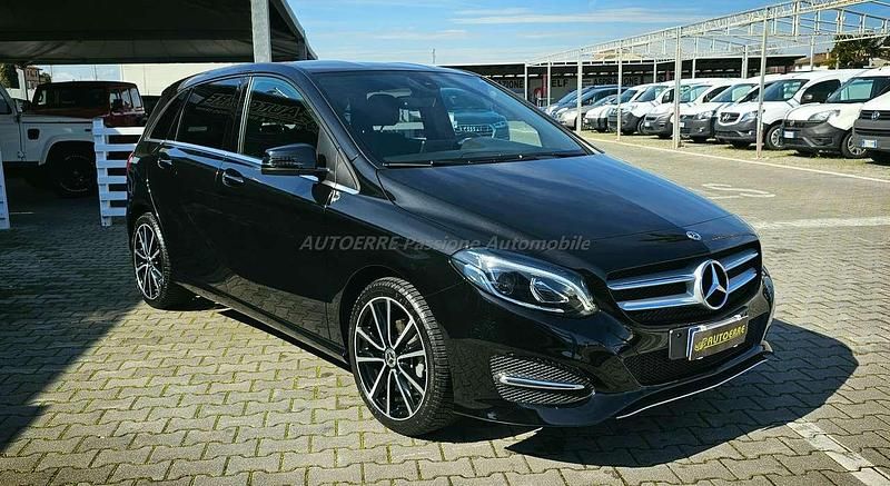Usata Mercedes B180 109 CV (80 kW) 2018 Nero Utilitaria