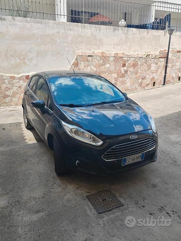 Usata Ford Fiesta 95 CV (69 kW) 2015 Nero Utilitaria