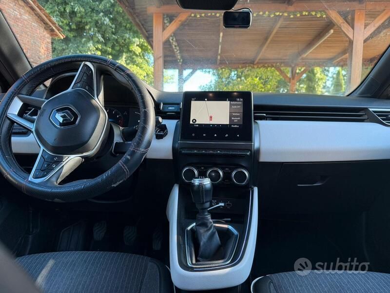 Usata Renault Clio V Techno 101 CV (74 kW) 2022 Nero Berlina