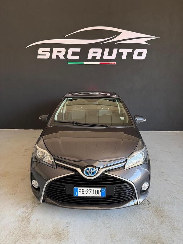 Usata Toyota Yaris Hybrid Active 73 CV (53 kW) 2015 Grigio Berlina