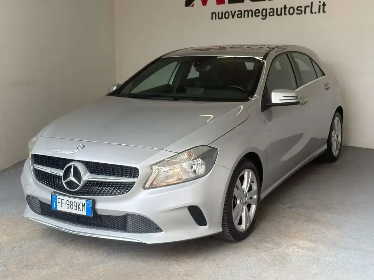 Usata Mercedes A180 122 CV (89 kW) 2016 Grigio Utilitaria