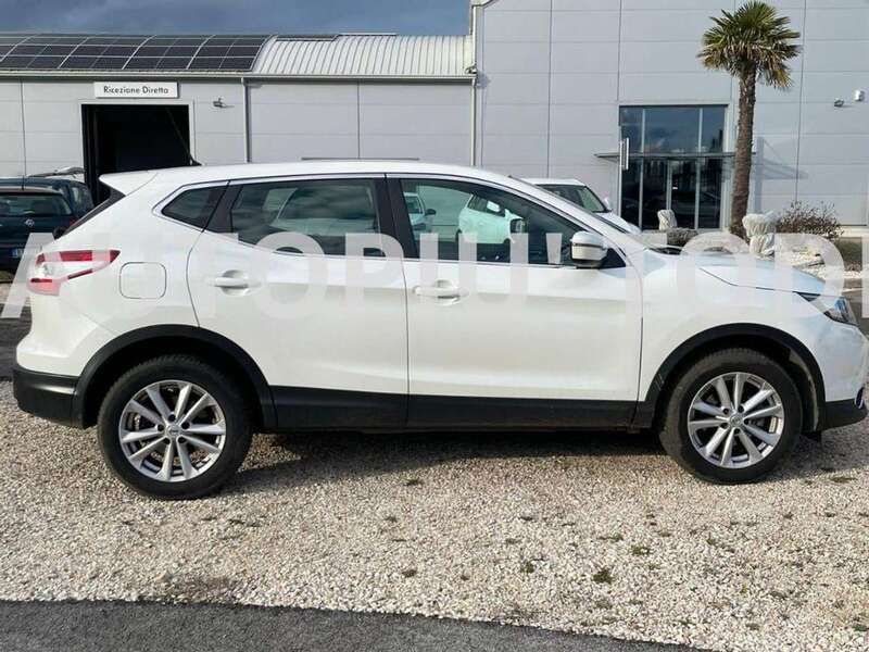 Usata Nissan Qashqai Acenta 110 CV (80 kW) 2015 Bianco SUV