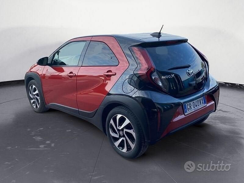 Usata Toyota Aygo X Lounge 72 CV (52 kW) 2024 Rosso SUV