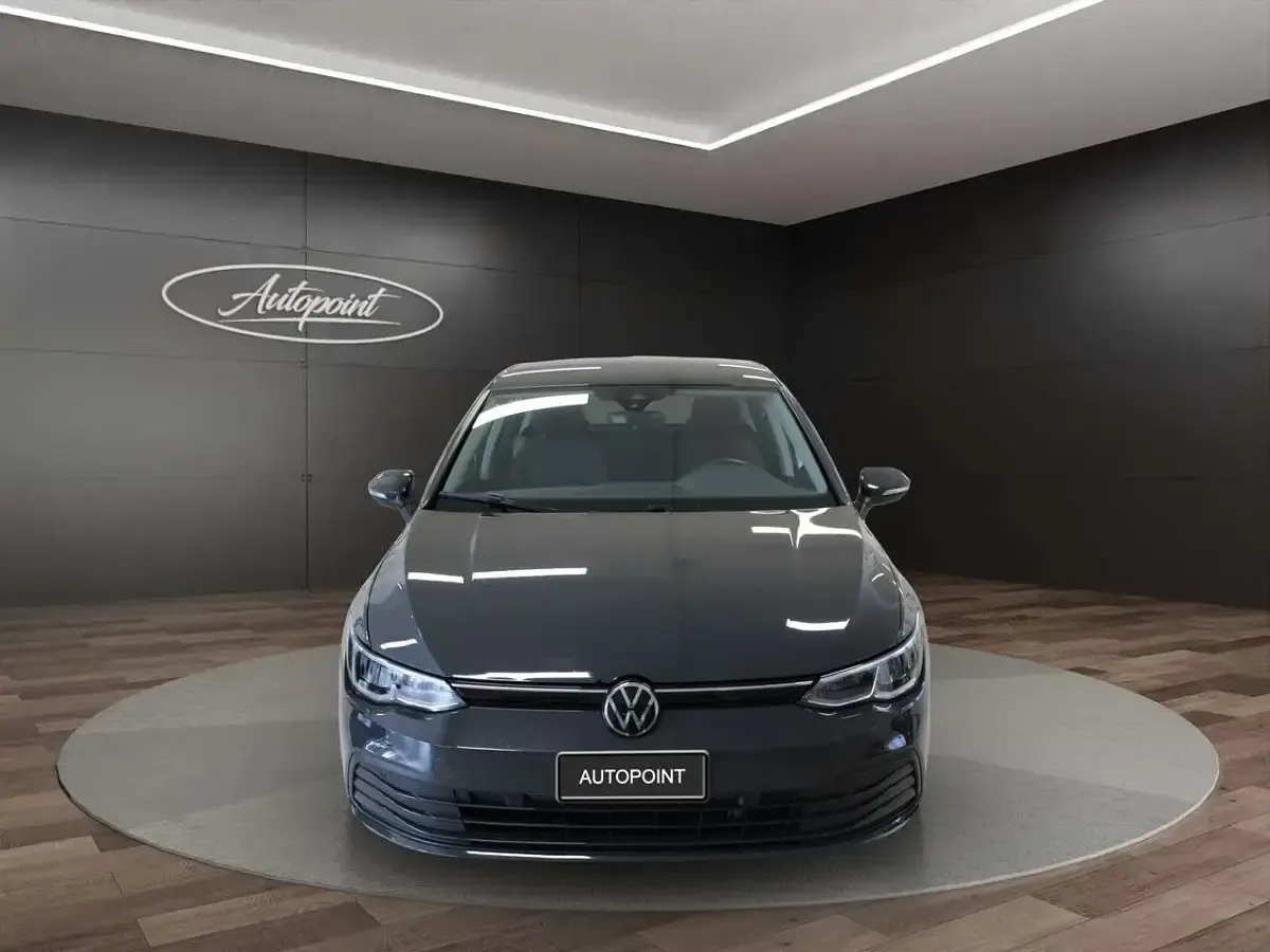 Usata VW Golf VIII Life 116 CV (85 kW) 2024 Grigio Berlina