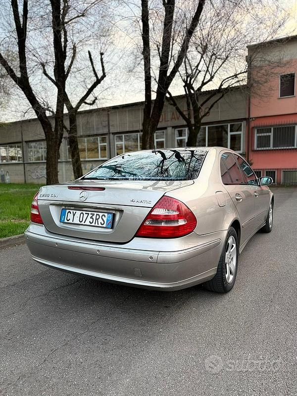 Usata Mercedes E280 190 CV (139 kW) 2006 Grigio Berlina