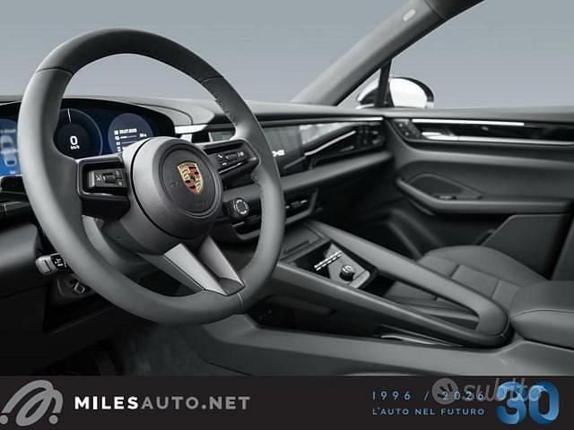 Usata Porsche Macan 4 Electric 300 kW (408 CV) 2025 Nero SUV