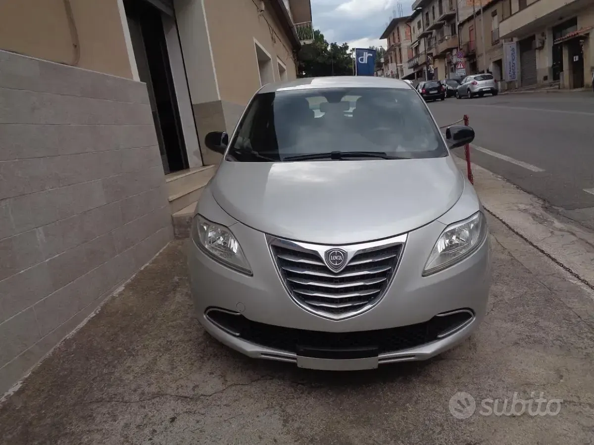 Usata Lancia Ypsilon Gold 95 CV (69 kW) 2013 Grigio Utilitaria
