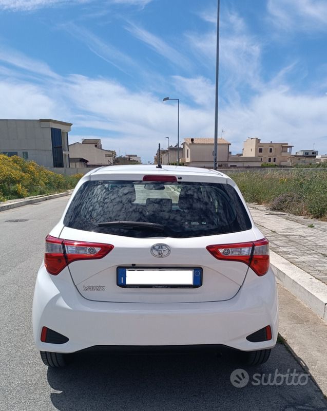 Usata Toyota Yaris Active 72 CV (52 kW) 2019 Bianco Berlina