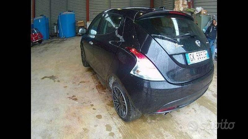 Usata Lancia Ypsilon Gold 69 CV (50 kW) 2022 Nero Utilitaria