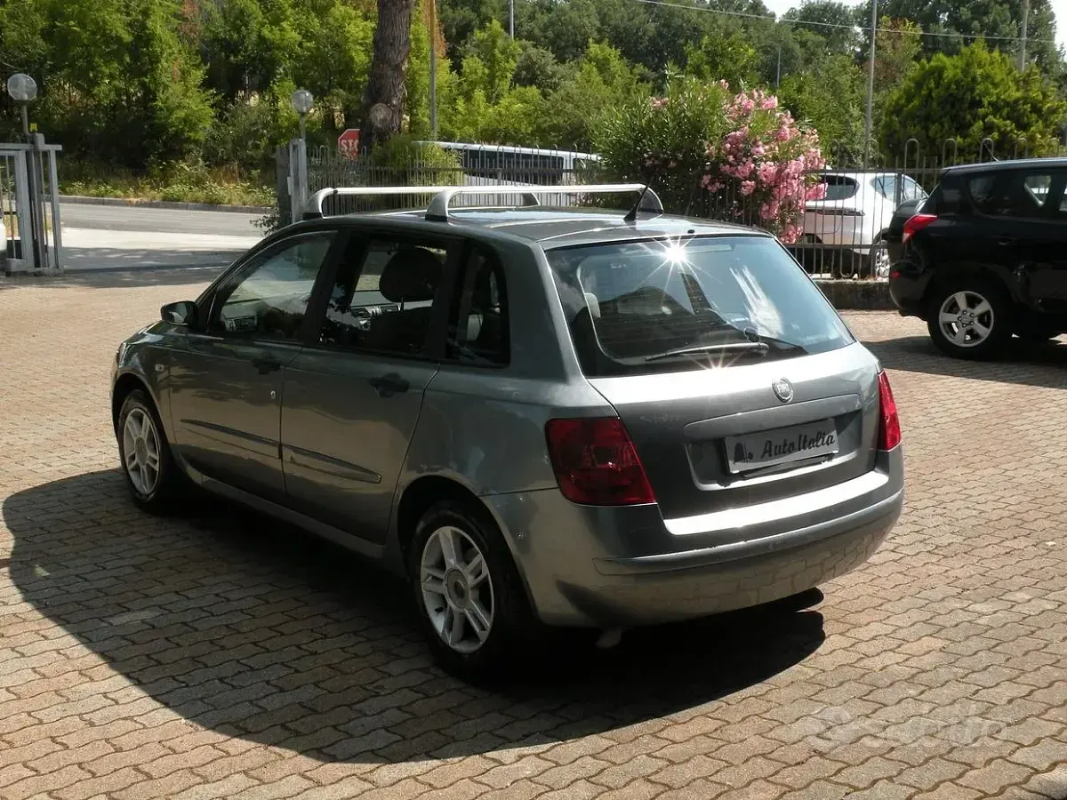 Usata Fiat Stilo 80 CV (58 kW) 2004 Grigio Berlina