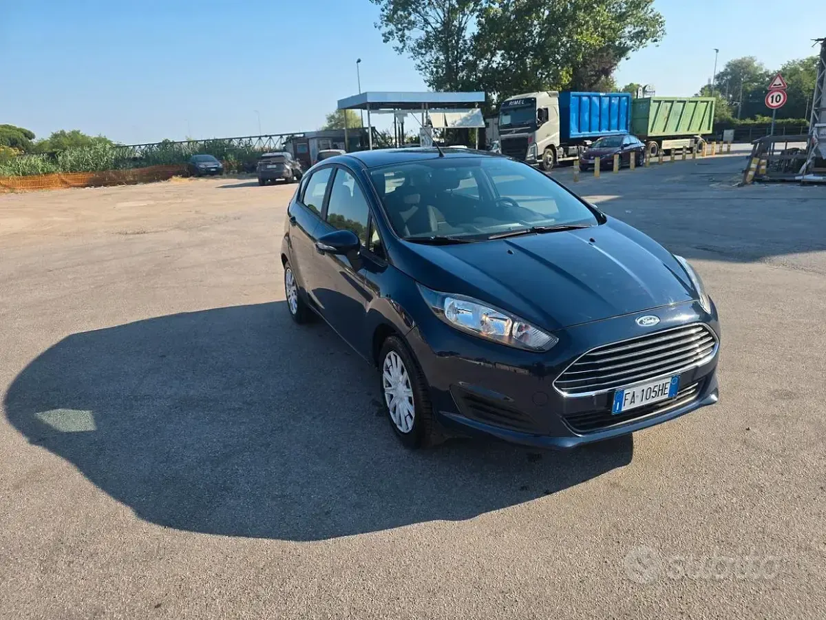 Usata Ford Fiesta 80 CV (58 kW) 2015 Bluazzurro Utilitaria