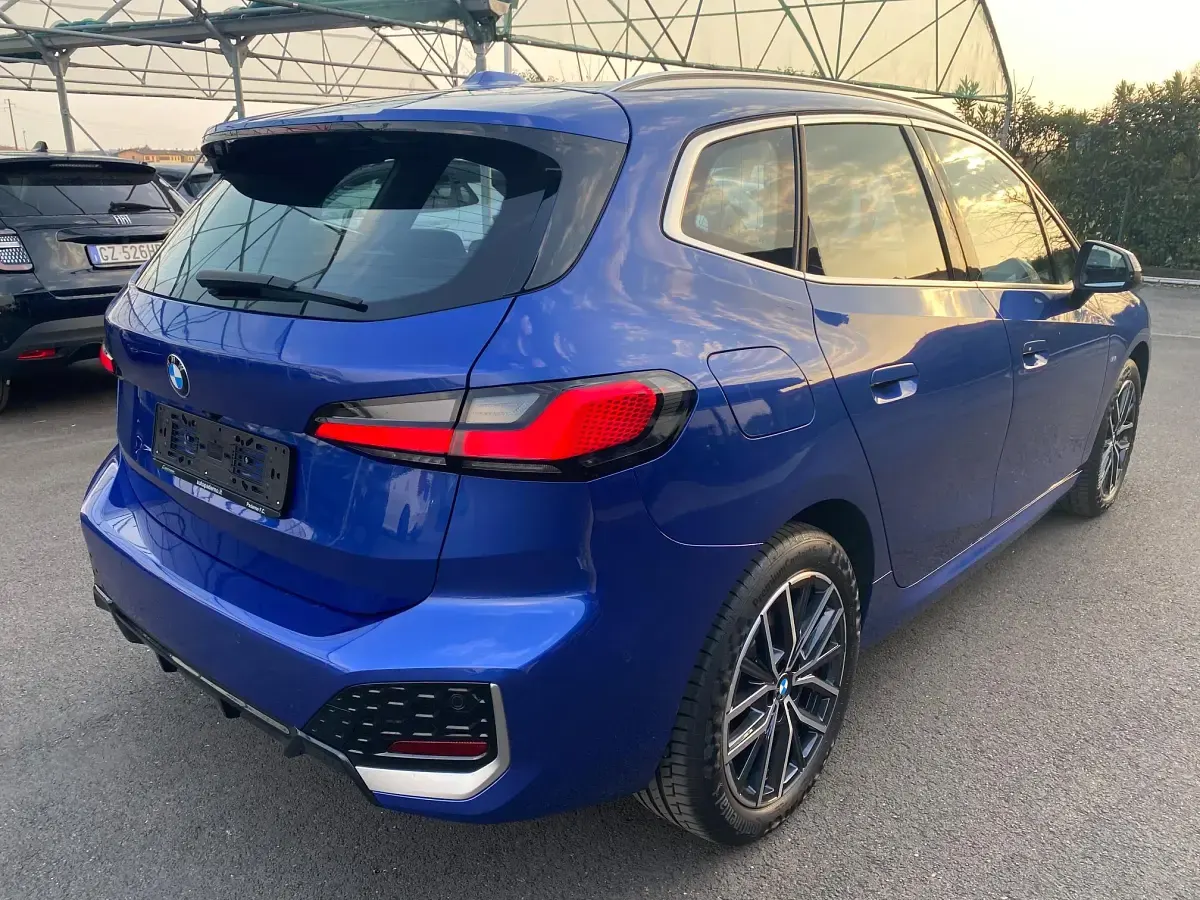 Usata BMW 218 Comfort Edition 150 CV (110 kW) 2024 Bluazzurro