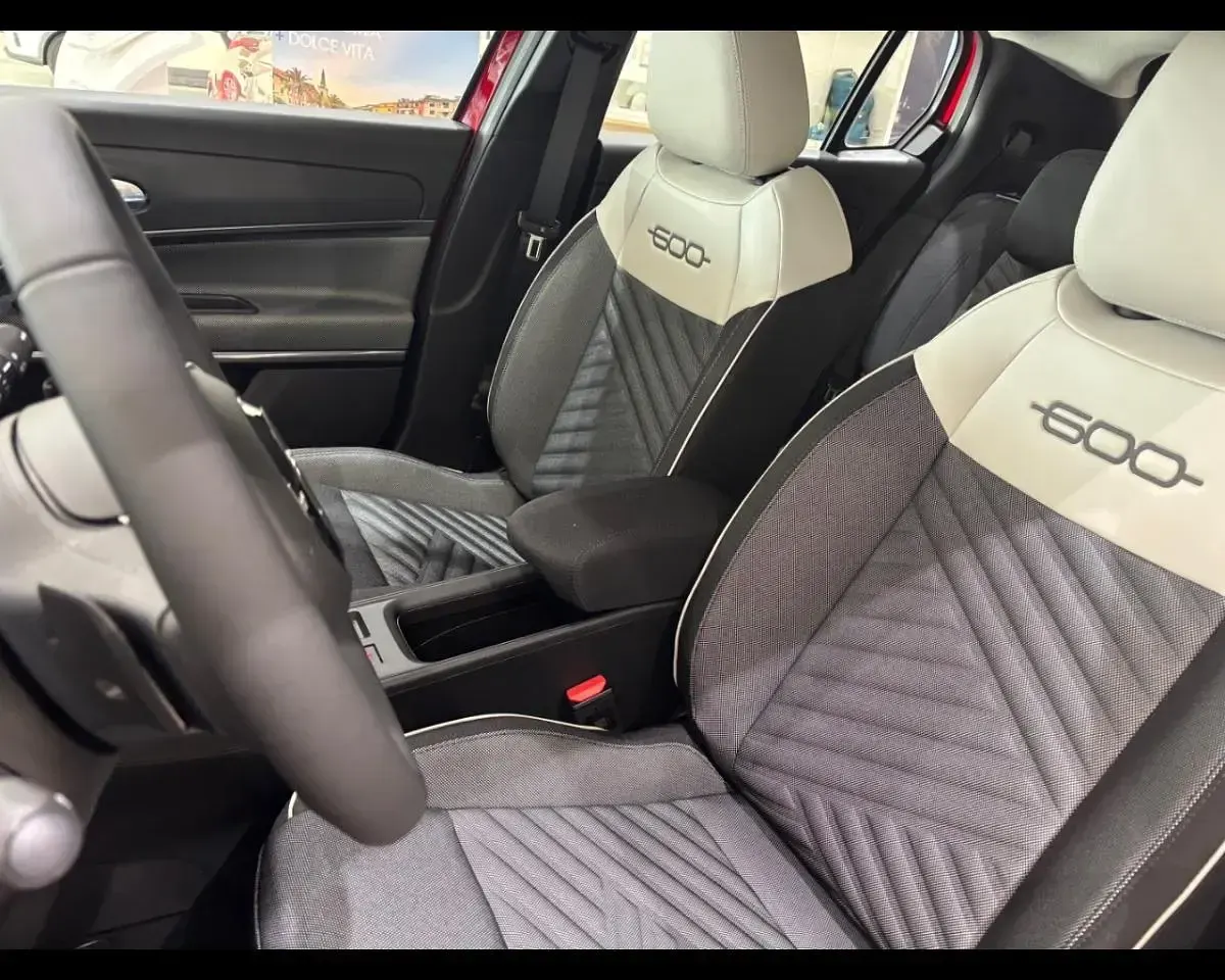Nuova Fiat 600 Icon 145 CV (106 kW) 2025 Rosso SUV