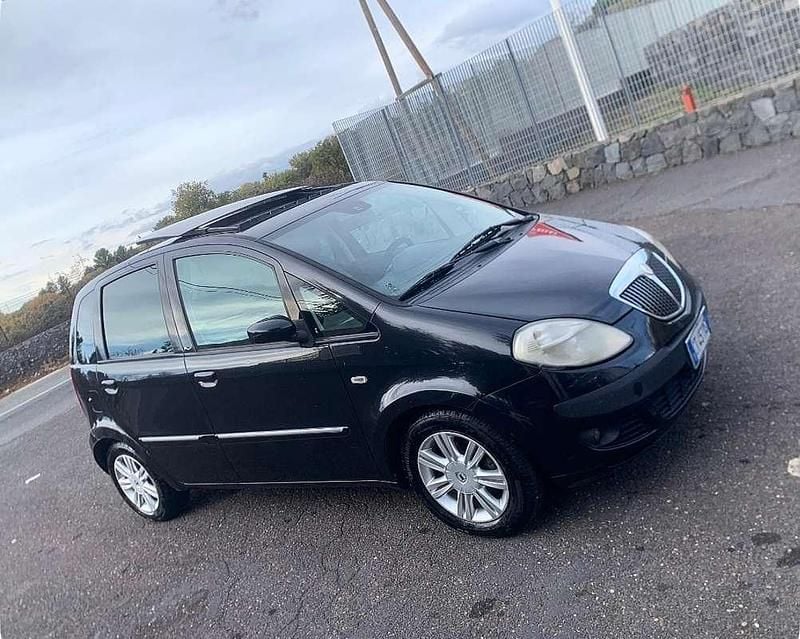 Usata Lancia Musa 95 CV (69 kW) 2005 Nero Monovolume