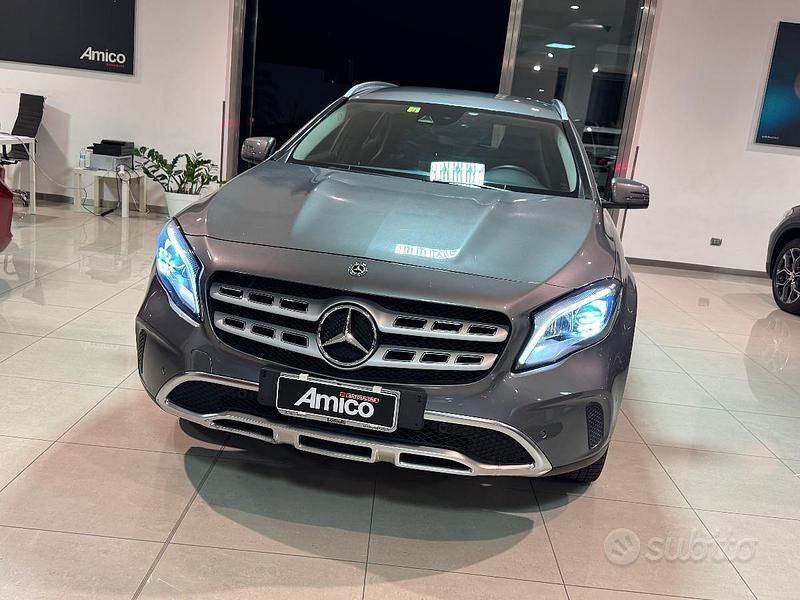 Usata Mercedes GLA200 136 CV (100 kW) 2018 Grigio SUV