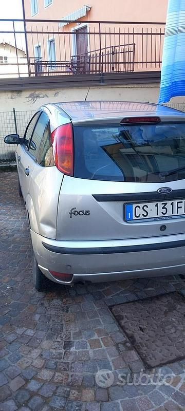 Usata Ford Focus 115 CV (84 kW) 2004 Grigio Berlina