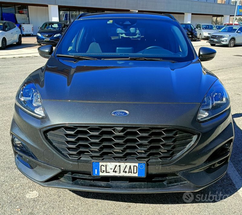 Usata Ford Kuga ST-Line 120 CV (88 kW) 2022 Grigio SUV