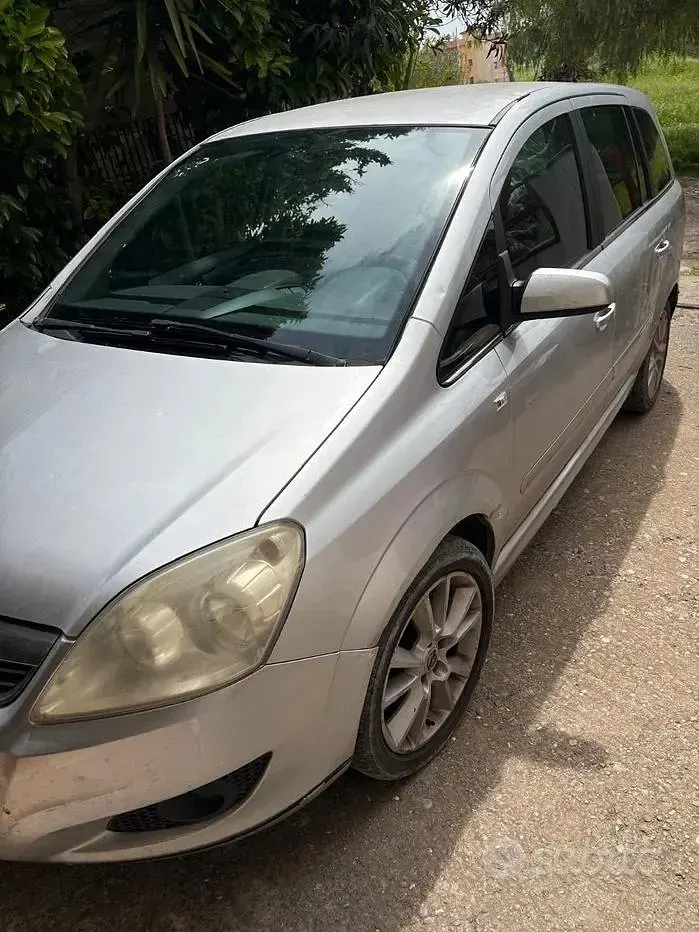 Usata Opel Zafira 2008 Grigio Monovolume