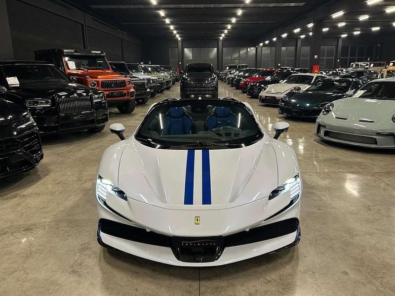 Usata Ferrari SF90 780 CV (573 kW) 2024 Bianco motomi Cabrio