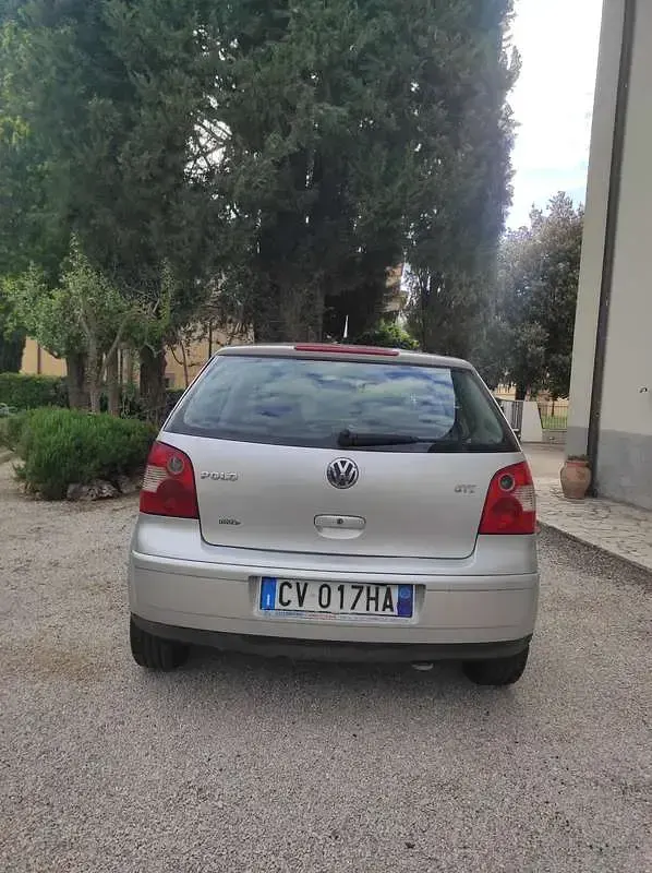 Usata VW Polo Highline 75 CV (55 kW) 2005 Argento Utilitaria