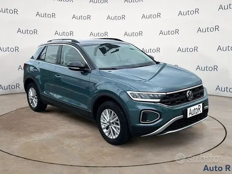Usata VW T-Roc Life 150 CV (110 kW) 2024 Verde SUV