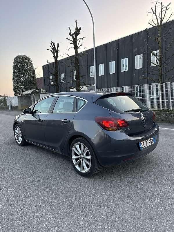 Usata Opel Astra Cosmo 116 CV (85 kW) 2010 Berlina