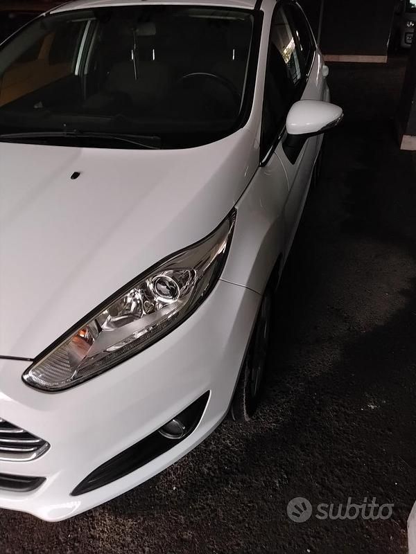 Usata Ford Fiesta Titanium 100 CV (73 kW) 2017 Bianco Utilitaria