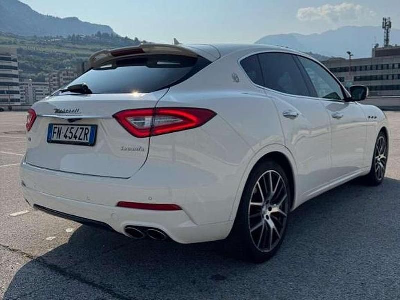 Usata Maserati Levante 275 CV (202 kW) 2018 Bianco SUV