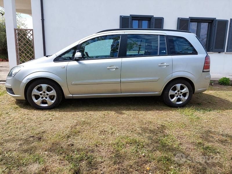 Usata Opel Zafira 120 CV (88 kW) 2004 Grigio Monovolume