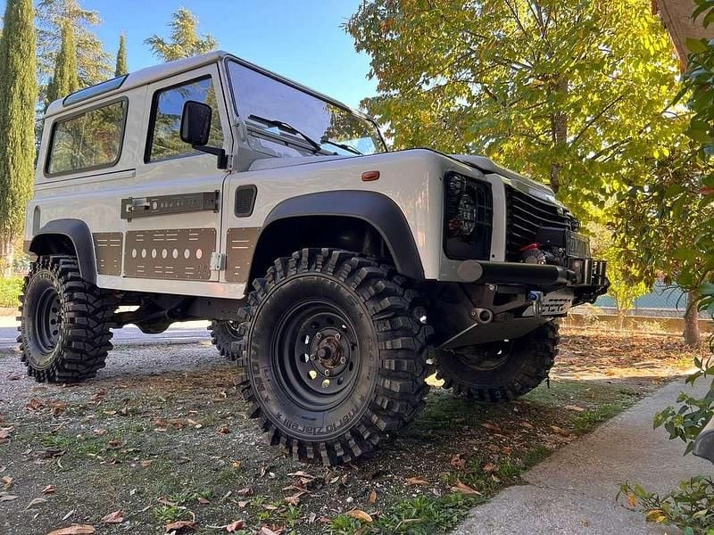 Bianco Usata 2006 Land Rover Defender Station wagon | 30.000 € (Ottimo prezzo) - Immagine 1/4