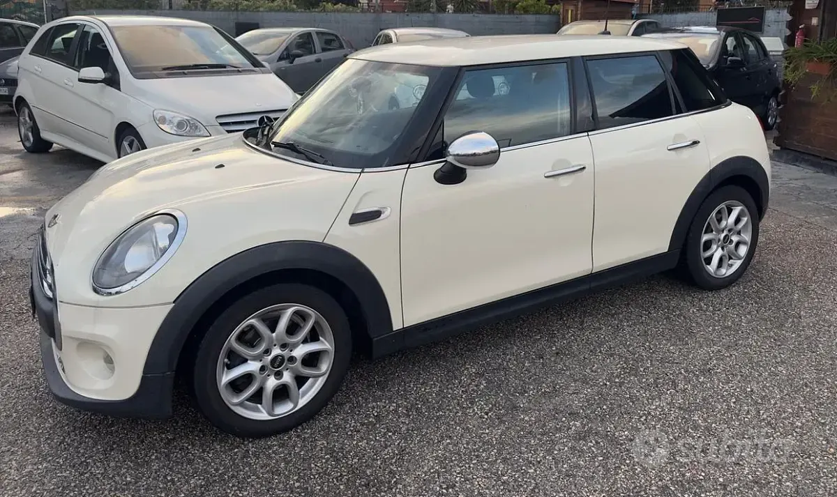 Usata Mini Cooper D 116 CV (85 kW) 2015 Beige Utilitaria