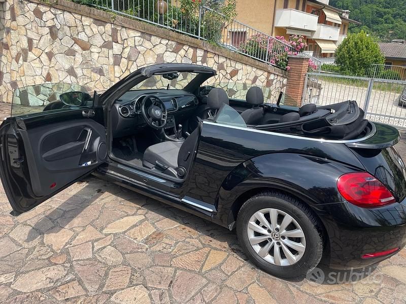 Usata 2016 VW Maggiolino Cabrio | 15.000 € (Ottimo prezzo) - Immagine 1/4