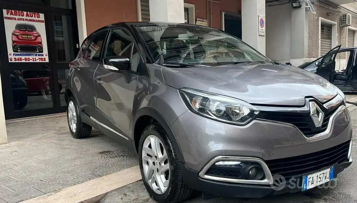 Usata Renault Captur 110 CV (80 kW) 2015 Grigio SUV