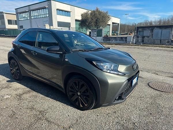 Usata Toyota Aygo X Lounge 72 CV (52 kW) 2022 Grigio SUV