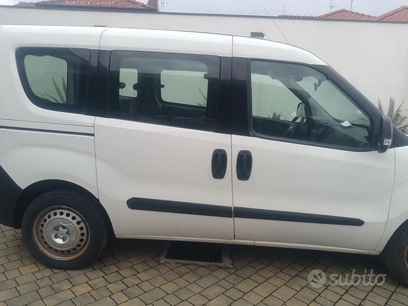 Usata Fiat Doblò 120 CV (88 kW) 2011 Bianco Monovolume