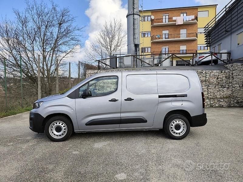 Usata Peugeot Partner 130 CV (95 kW) 2022 Grigio Monovolume