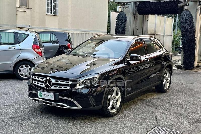 Nero Usata 2019 Mercedes GLA200 SUV | 23.500 € (Buon prezzo) - Immagine 1/4