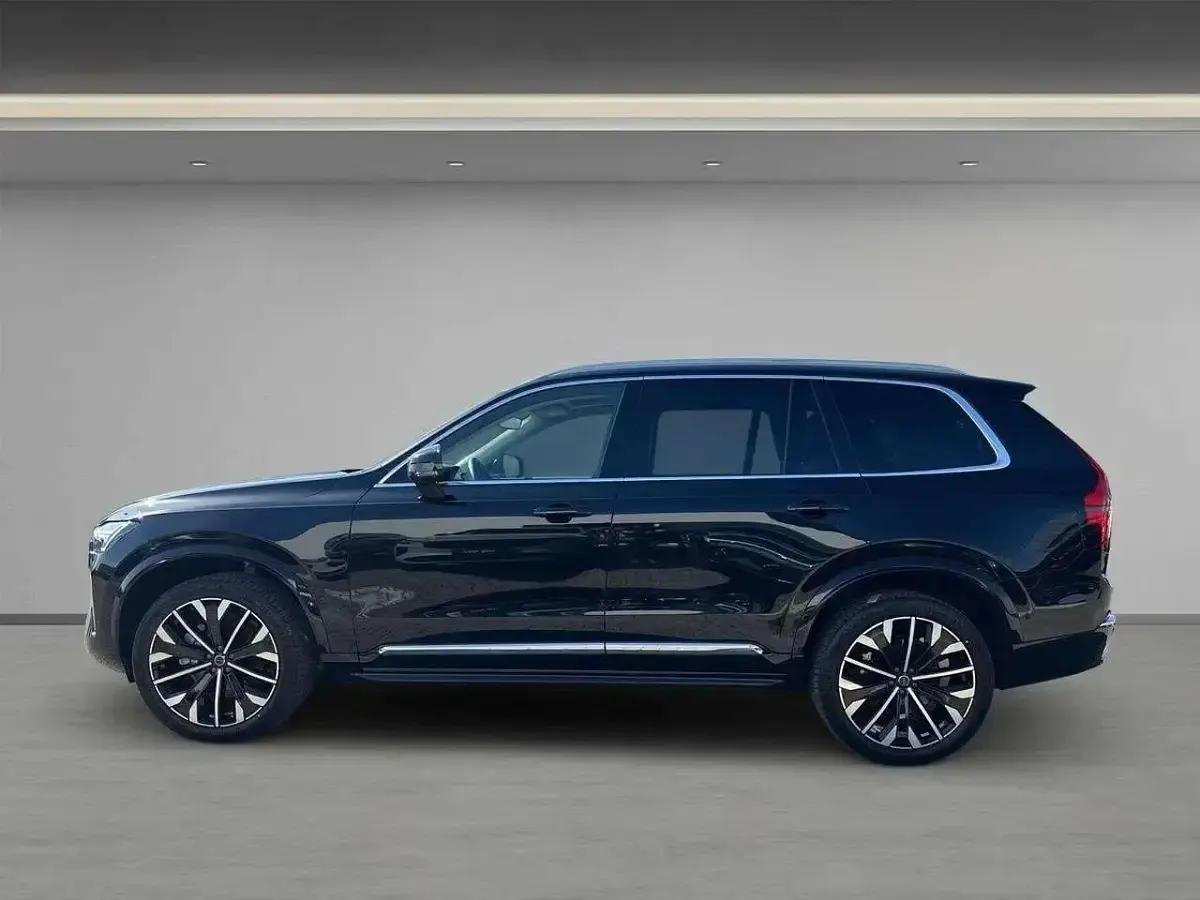 Usata Volvo XC90 Plus 250 CV (183 kW) 2025 Onyx black SUV