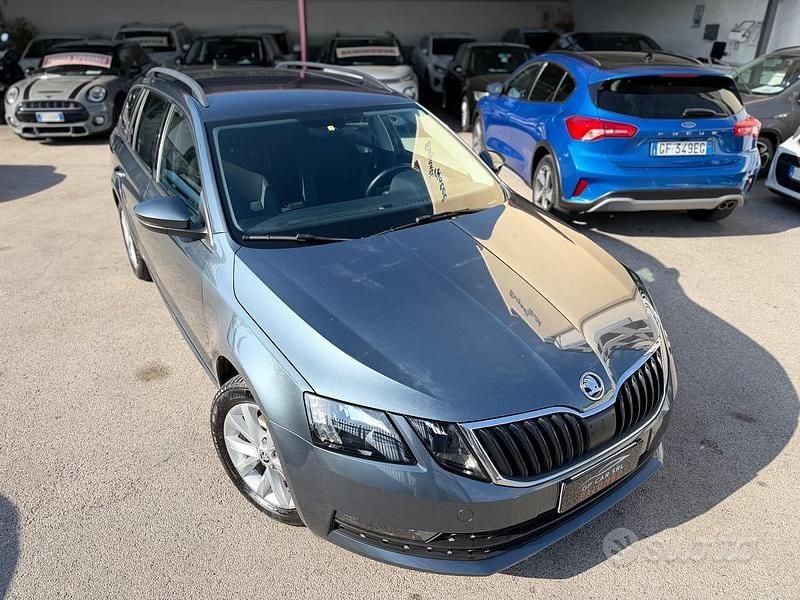 Usata Skoda Octavia Executive 116 CV (85 kW) 2020 Grigio Station wagon